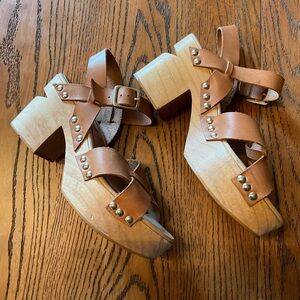 Andre Assous - Vintage Style Tan Leather Studded with Wood Heel Platform. Size 7